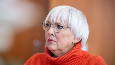 Kulturstaatsministerin Claudia Roth will das Verfahren zur Rückgabe von NS-Raubgut reformieren. (Archivbild) (Foto: Hannes Albert/dpa)