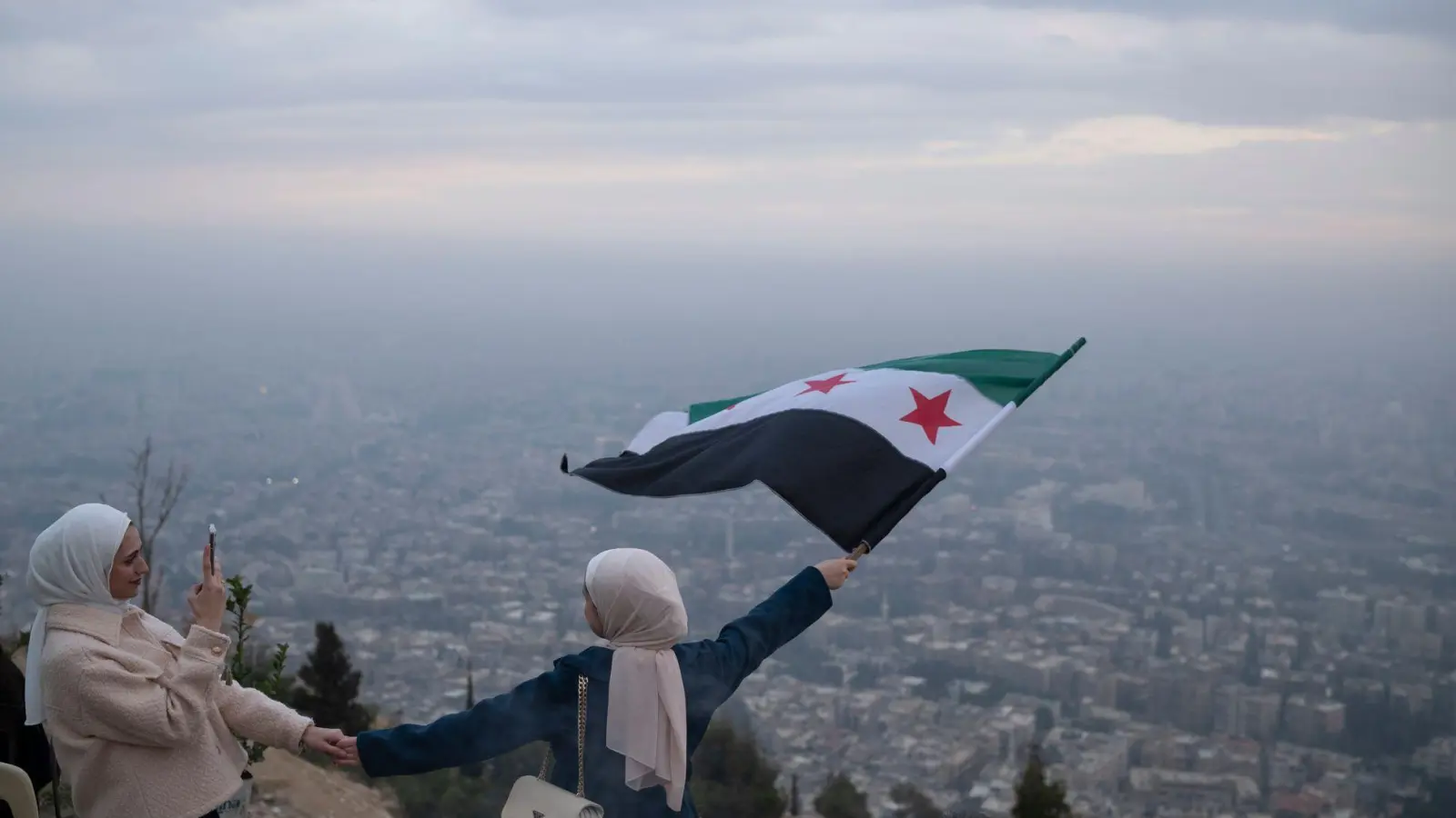 Die EU will mit der Aufhebung der Wirtschaftssanktionen den Wiederaufbau Syriens ermöglichen. (Foto: Leo Correa/AP/dpa)