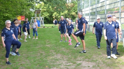 Das war das letzte „Draußen-Training” der TSV Herzsportgruppe auf dem TSV-Gelände an der weißen Marter. Die Übungen finden ab sofort wieder zu den bekannten Zeiten in der Marktgrafenhalle statt (Foto: Christa Frühwald)