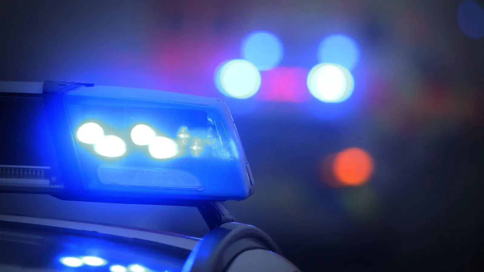 Mehrere Einsätze hatte die Polizei am Wochenende im Ansbacher Stadtteil Eyb, wo Kirchweih gefeiert wurde. (Symbolbild: Karl-Josef Hildenbrand/dpa)