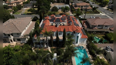 In einer Villa in Kalifornien sollen per Leihmutterschaft geborene Kinder misshandelt worden sein. (Archivfoto)  (Foto: Jae C. Hong/AP/dpa)