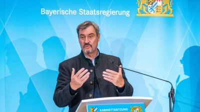 Nach der Sichtung von Drohnen über dem Münchner Flughafen will Bayerns Ministerpräsident Markus Söder (CSU) mehr Rechte für die Polizei des Landes (Archivbild).   (Foto: Armin Weigel/dpa)
