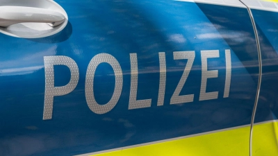 Nach dem Unfall mit Fahrerflucht ermittelt die Polizei gegen einen 26-Jährigen. (Symbolbild) (Foto: Daniel Vogl/dpa)