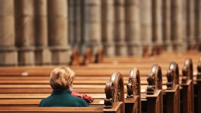 Die beiden großen Kirchen haben im vergangenen Jahr wieder viele Mitglieder verloren (Archivbild). (Foto: Oliver Berg/dpa)