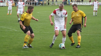 Mit Marek Mintal (Mitte) war einer der Fan-Lieblinge aus der 1. FCN-Traditionsmannschaft. (Foto: Hans-Bernd Glanz)