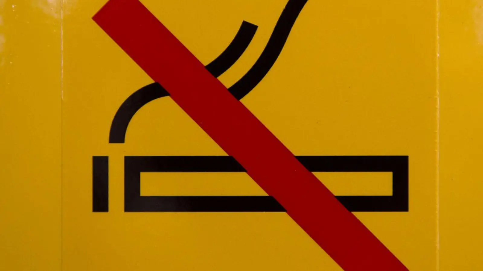 Krebsforscher fordern ein Verkaufsverbot von Zigaretten in Supermärkten und Tankstellen. (Foto: picture alliance / dpa)