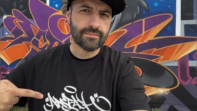 Ein ganz besonderes Ansbach-T-Shirt hat Carlos Lorente zu seinem Jubiläum entworfen. Man muss schon zweimal hinschauen, um den Schriftzug entziffern zu können. (Selfie: Carlos Lorente)