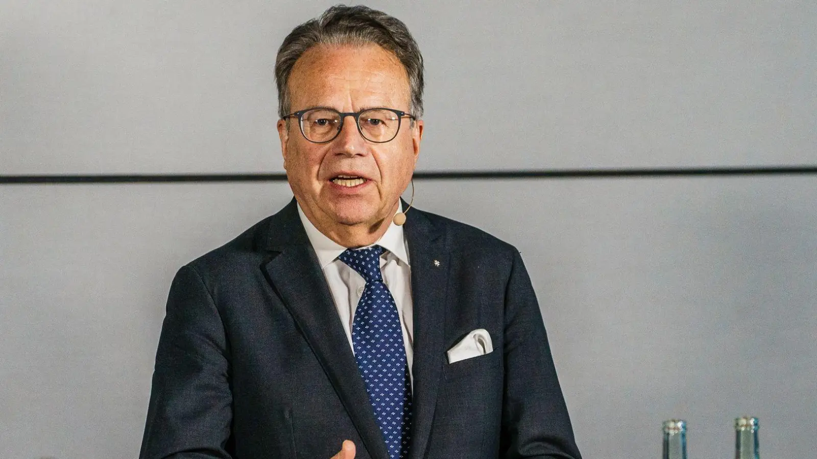 Der frühere Chef der Bundesagentur für Arbeit, Frank-Jürgen Weise, zieht in den Aufsichtsrat des Stahlherstellers Thyssenkrupp Steel ein.  (Foto: Andreas Arnold/dpa)