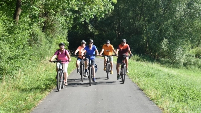 Auf vielen Strecken ist der Radweg breit. Zur Abstimmung kann man kurz nebeneinander fahren. (Foto: Ute Niephaus)