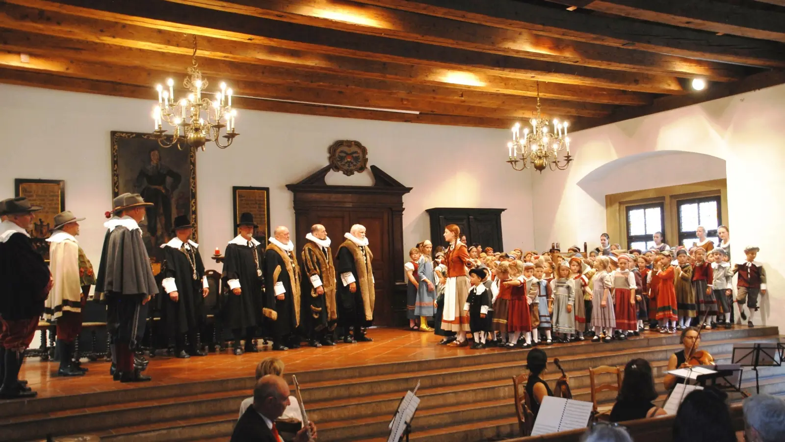 Unverzichtbar für das Image Dinkelsbühls ist die Kinderzeche und dazu gehört das Festspiel in der Schranne. (Foto: Peter Tippl)