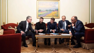 Mit Trump am Telefon: Fünf europäische Staatschefs in Kiew.  (Foto: -/Ukrainisches Präsidentenbüro/dpa)