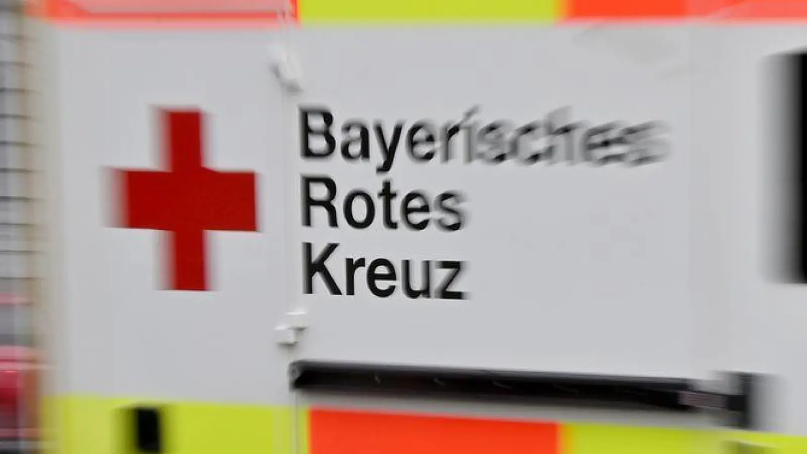 Der Mann starb noch am Unfallort an seinen schweren Verletzungen. (Symbolbild) (Foto: Peter Kneffel/dpa)