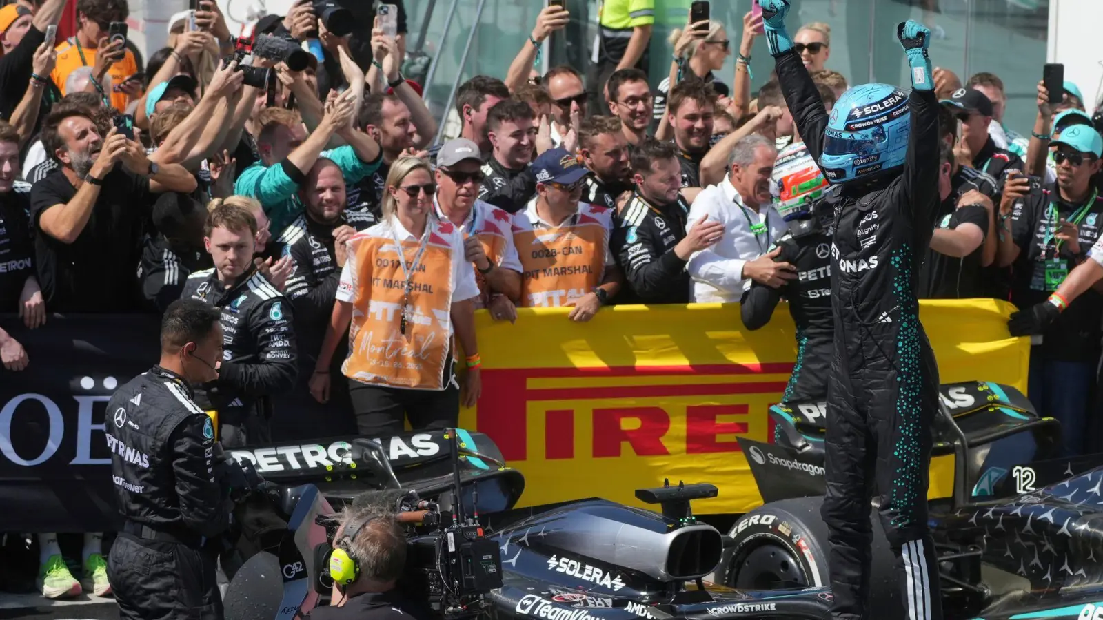 George Russell gewinnt in Montreal. (Foto: Christinne Muschi/The Canadian Press/AP/dpa)