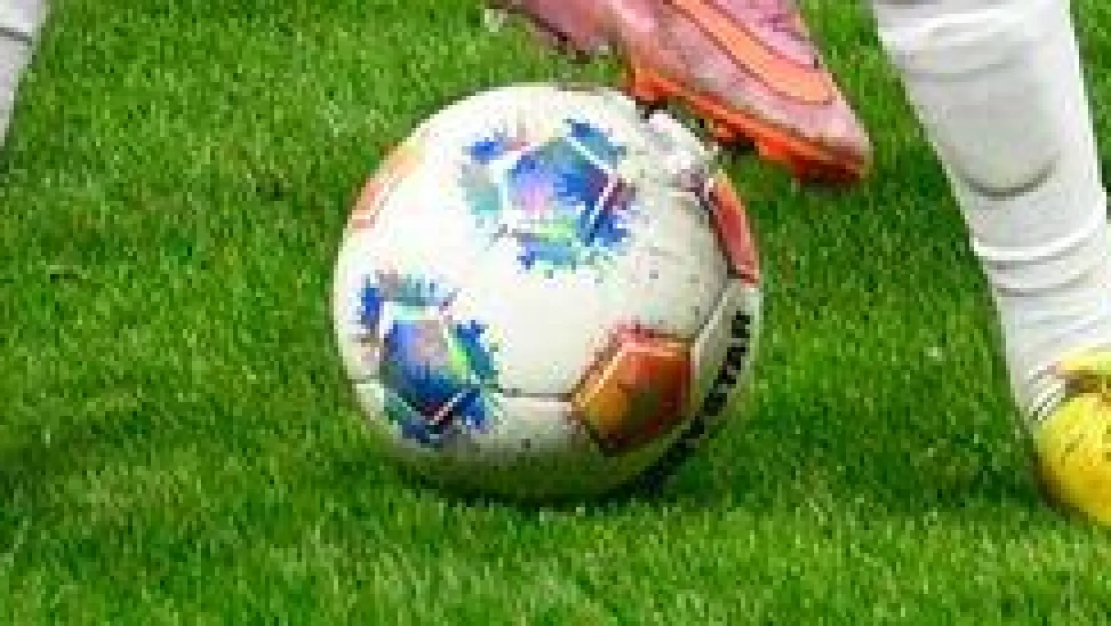 Der TSC Neuendettelsau will trotz angespannter Personalsituation drei Punkte gegen den TSV Buch. (Foto: Gregor Fischer/dpa)