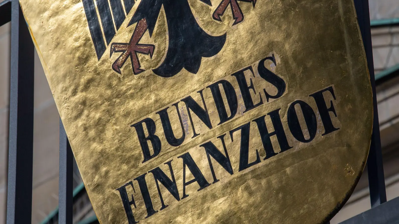 Hat keine Zweifel an der Verfassungsmäßigkeit der Säumniszuschläge: der Bundesfinanzhof. (Foto: Peter Kneffel/dpa)