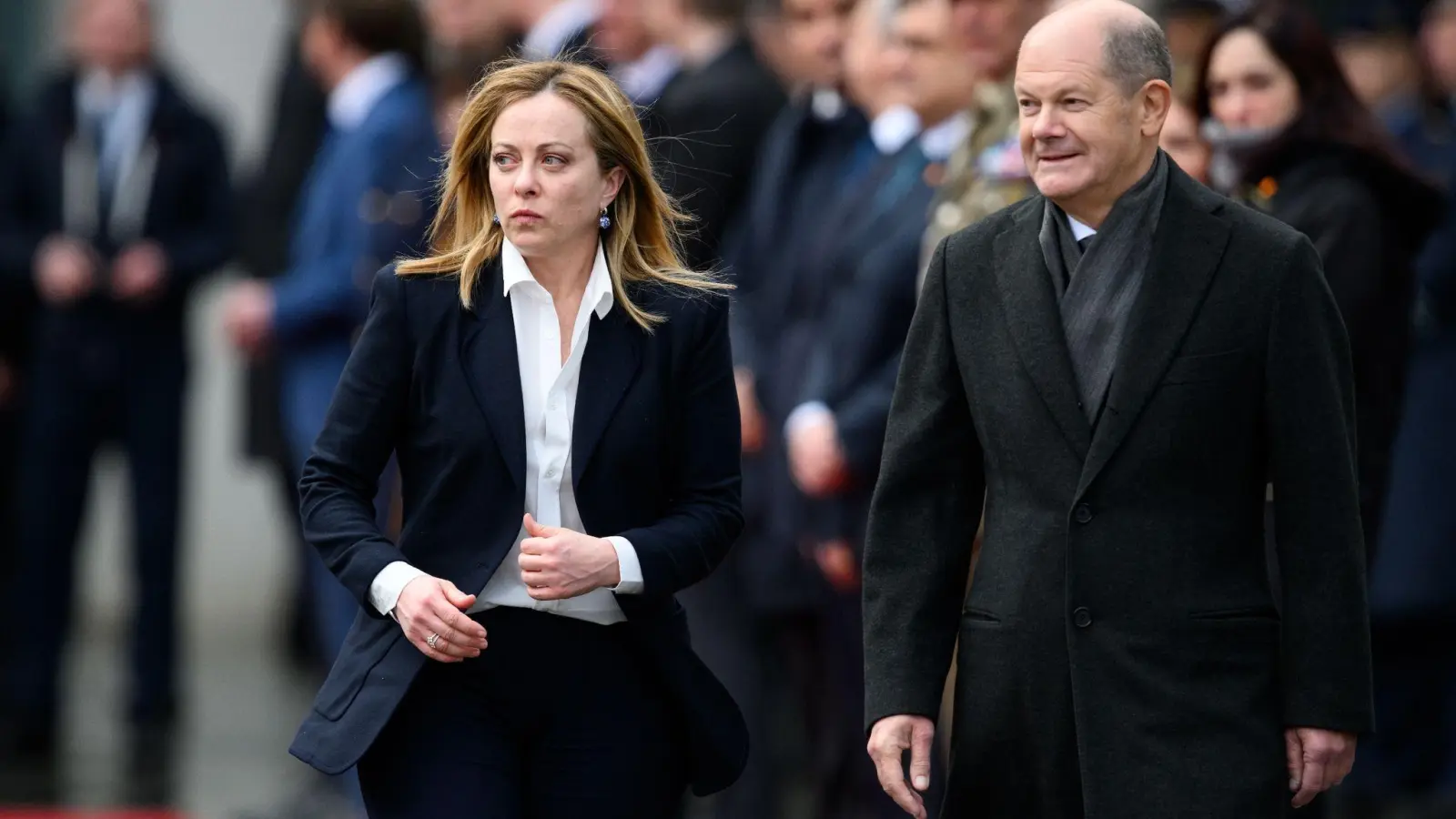 Olaf Scholz (r, SPD) mit Giorgia Meloni in Berlin: Die Rechtspolitikerin hat sich in einem Brief an den Bundeskanzler gewandt. (Foto: Bernd von Jutrczenka/dpa)