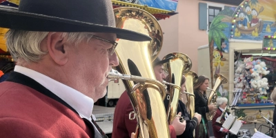 Am Sonntag dürfen sich die Besucherinnen und Besucher der Dombühler Kirchweih unter anderem auf ein Standkonzert der Blaskapelle Wildenholz freuen.  (Foto: Gemeinde Dombühl)