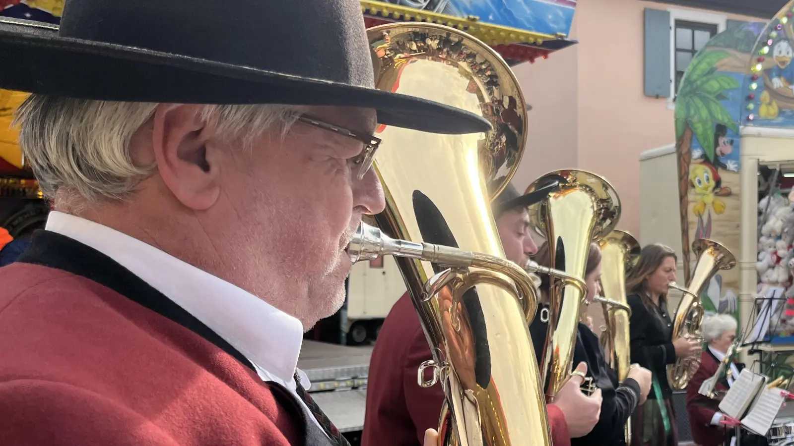 Am Sonntag dürfen sich die Besucherinnen und Besucher der Dombühler Kirchweih unter anderem auf ein Standkonzert der Blaskapelle Wildenholz freuen.  (Foto: Gemeinde Dombühl)