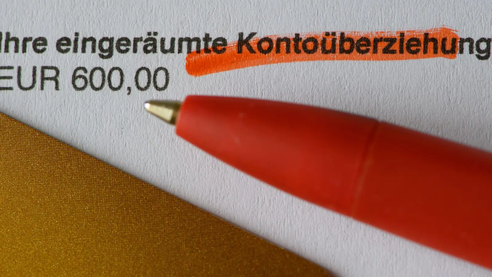 Die Frage einer Deckelung von Dispo-Zinsen wird in dem Entwurf nicht thematisiert. (Symbolbild) (Foto: Robert Michael/dpa-Zentralbild/dpa)