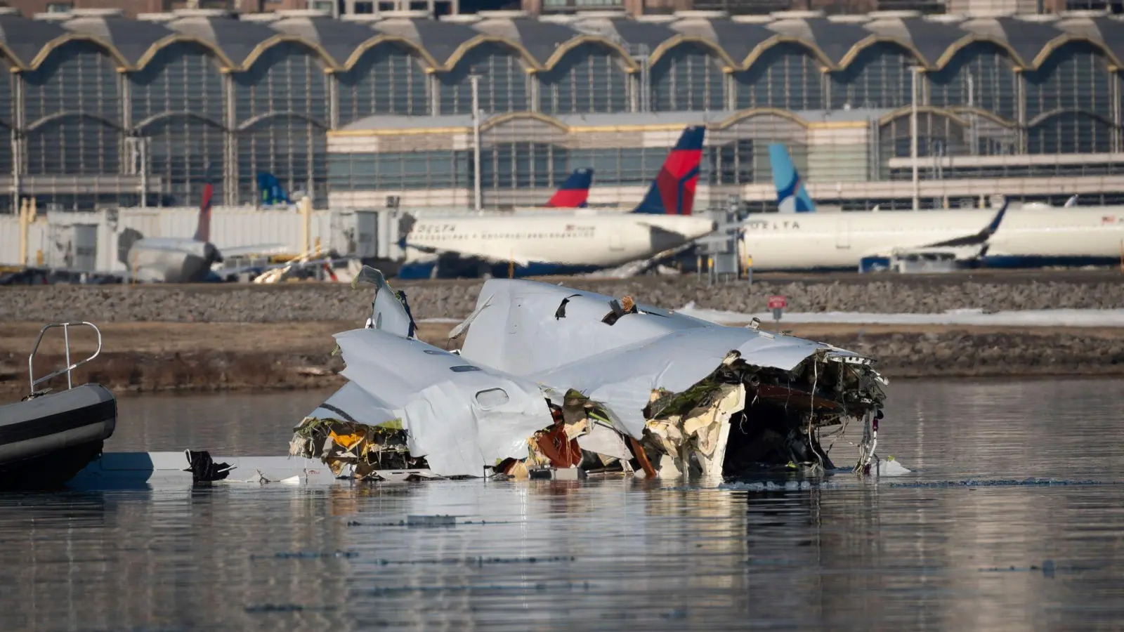 Die US-Luftfahrtbehörde nimmt die Hubschrauberrouten in Washington ins Visier.  (Foto: Petty Officer 1st Class Brandon/U.S. Coast Guard/AP/dpa)