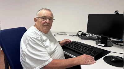 Walter Oberhäußer hat rund ein halbes Jahrhundert aus Gemeinderäten der Hesselbergregion für die Fränkische Landeszeitung berichtet. Jetzt setzt er sich als kommunalpolitischer Berichterstatter zur Ruhe. (Foto: Martina Haas)