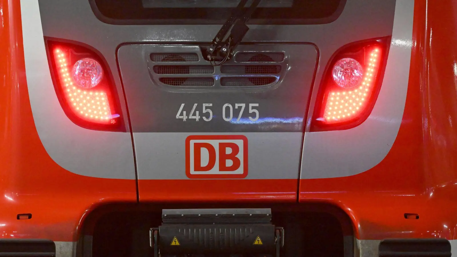 Die Bahn saniert ihre Trasse zwischen Regensburg und Weiden. (Symbolbild) (Foto: Felix Hörhager/dpa)