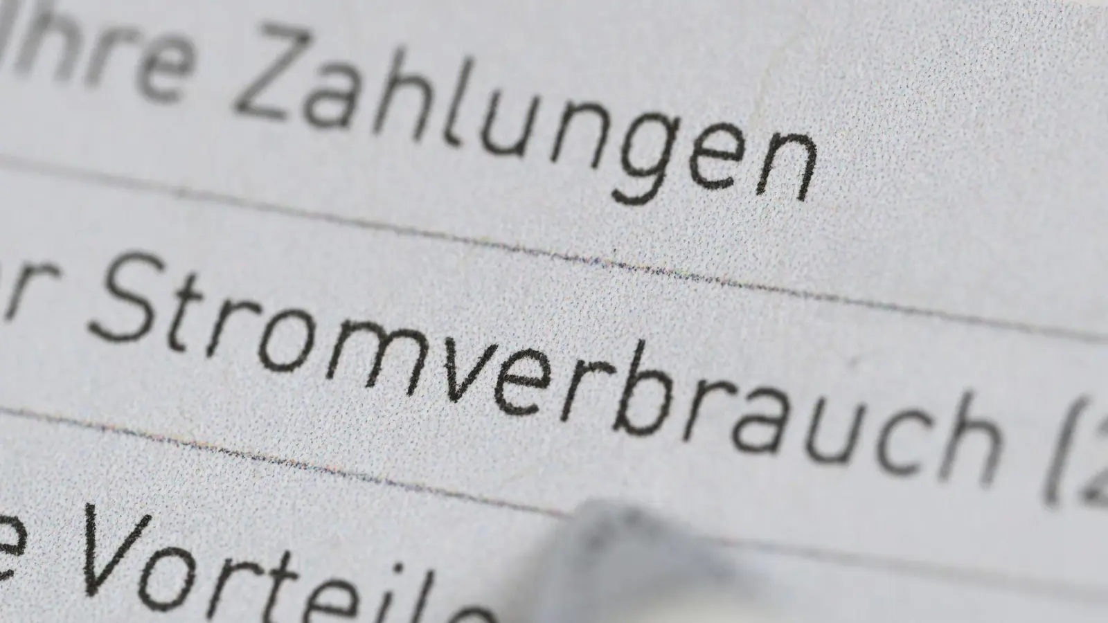 Die Kritik am Beschluss der Bundesregierung, die Stromsteuer nicht für alle Bürger und kleine Firmen zu senken, sorgt für Verärgerung. (Foto: Bernd Weißbrod/dpa)