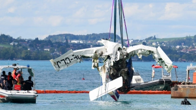 Noch ist unklar, warum die Propellermaschine in den See stürzte. (Archivbild) (Foto: Fotokerschi/Werner Kerschbaummay/APA/dpa)