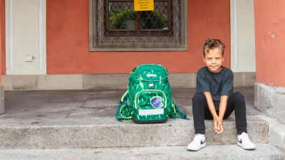 Mario Herold wird heute in der Comenius-Grundschule in Neustadt eingeschult. Er freut sich schon riesig auf den ersten Schultag, und dass seine Freunde mit ihm in der Klasse sind. (Foto: Evi Lemberger)