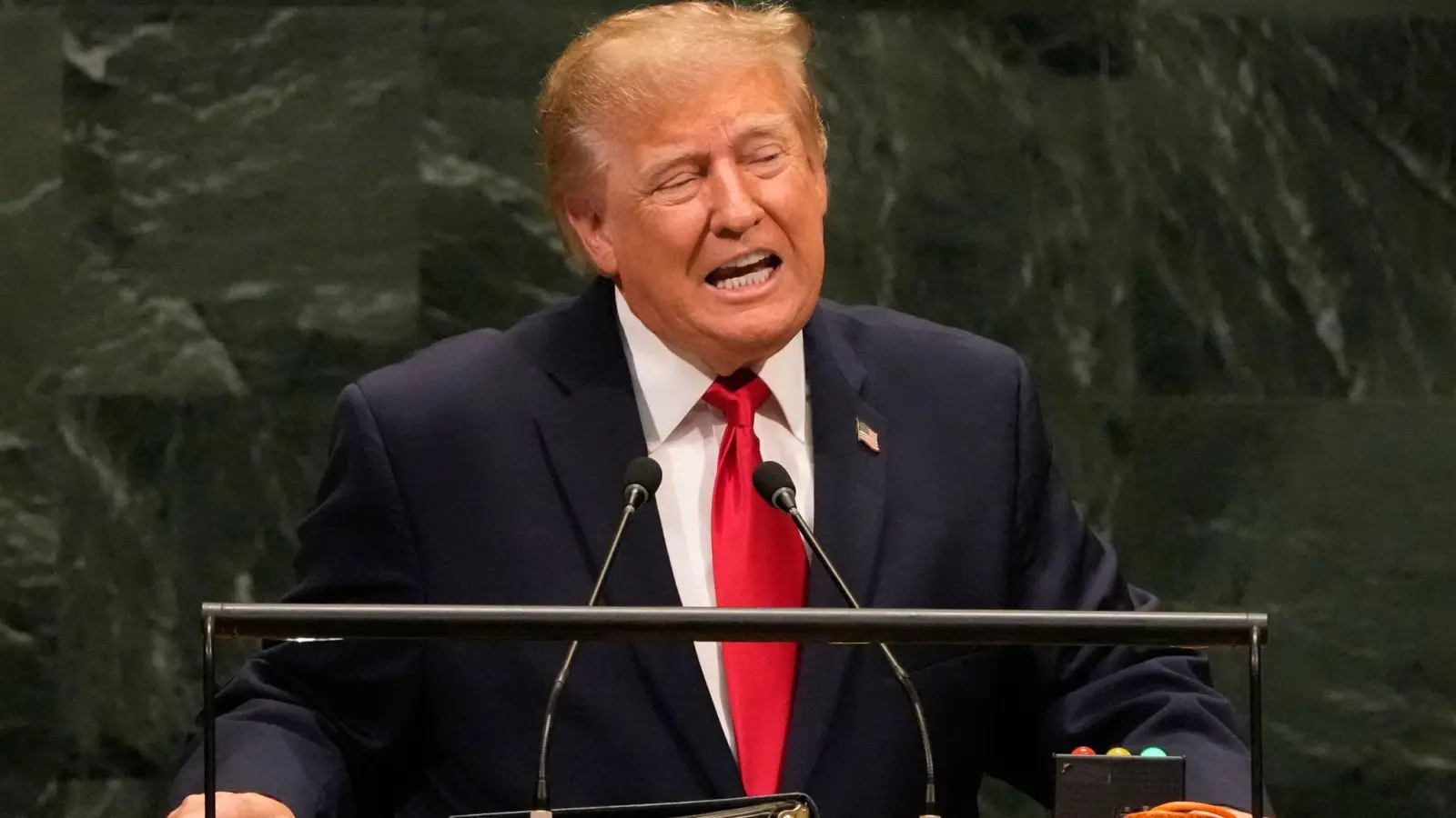 Superintelligenz statt Künstliche Intelligenz: Donald Trump will einen neuen Namen für die Technologie. (Foto: Seth Wenig/AP/dpa)
