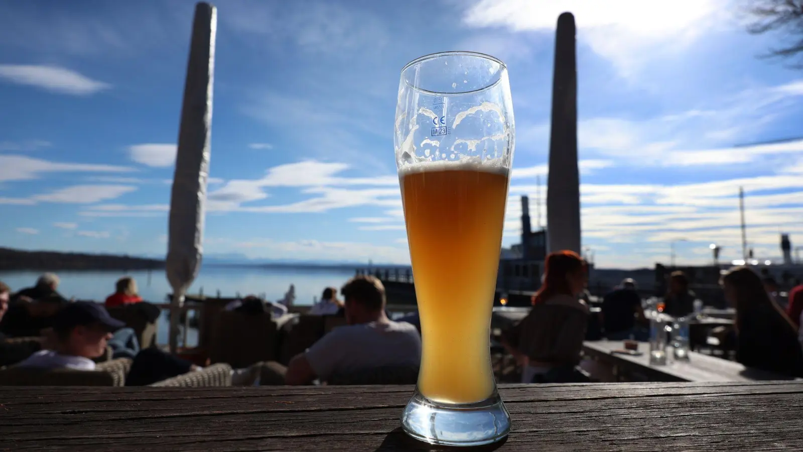 Die Umsätze der bayerischen Gastronomen sind im vergangenen Jahr nur aufgrund von Preiserhöhungen gestiegen (Archivbild).  (Foto: Karl-Josef Hildenbrand/dpa)