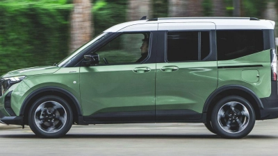 Kompakte Kiste: Der 4,34 Meter lange Ford bietet wenig Sport. Dafür gibt es viel Platz für Passagiere und Gepäck. (Foto: Ford/Ford/dpa)