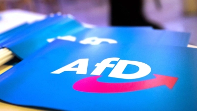 Der bayerische Verfassungsschutz beobachtet jetzt zwei AfD-Abgeordnete im bayerischen Landtag. (Symbolbild) (Foto: Daniel Karmann/dpa)