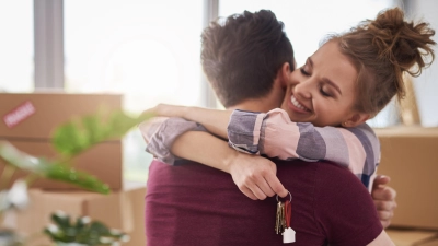 Ein Umzug in die erste eigene Wohnung bringt viele organisatorische und finanzielle Fragen mit sich. (Foto: Pixabay)