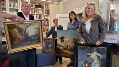 Planen und organisieren gemeinsam die Versteigerung (von links): Werner und Marlies Niederhausen, Christa Schlosser und Sabine Detsch vom Förderverein Klosterchor und historische Stadtbibliothek. (Foto: Nina Daebel)