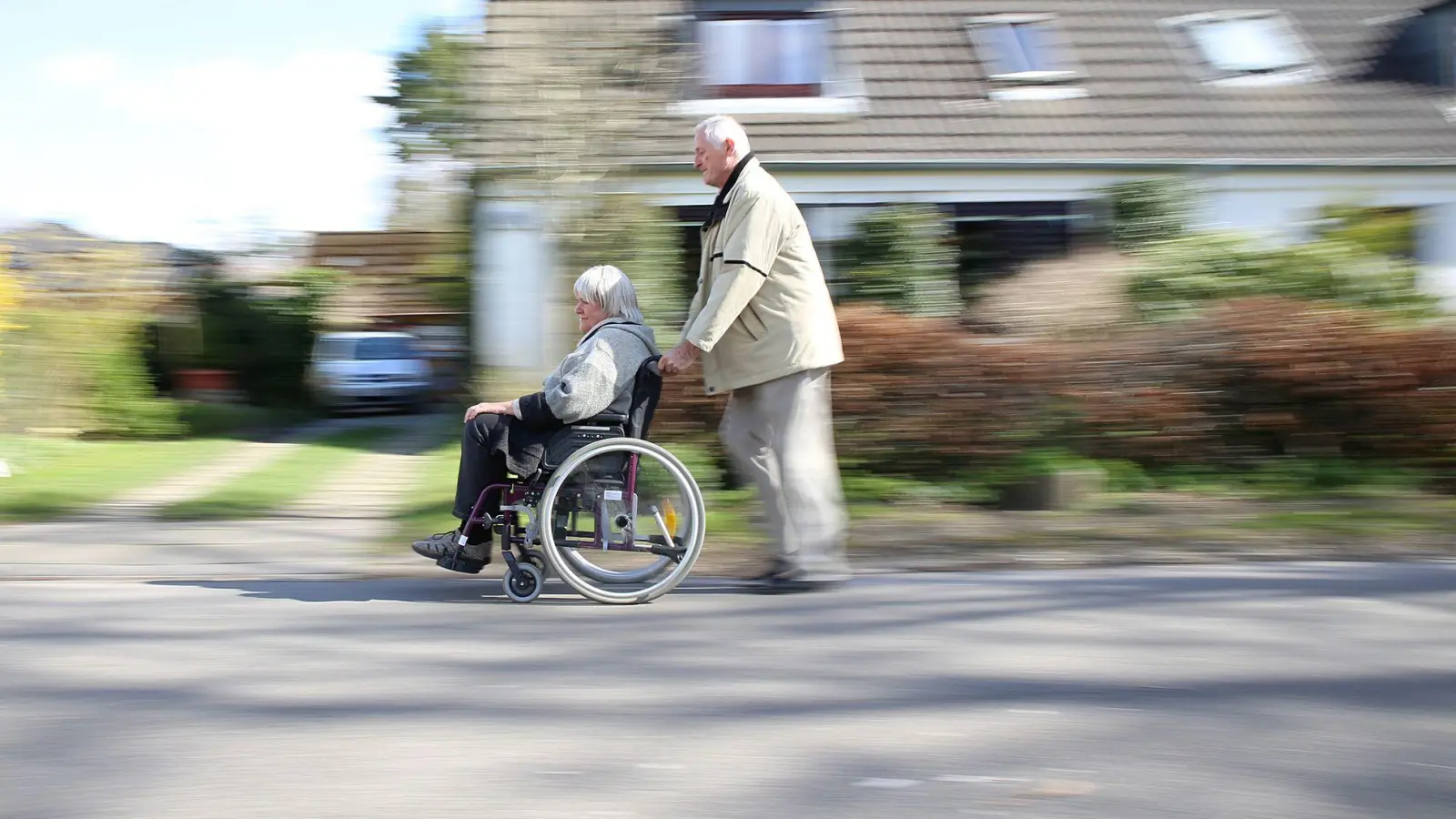 Damit der Übergang von der Reha in den Alltag klappt, sollten sich Betroffene und ihre Angehörigen die Frage stellen: Wo braucht es nun Unterstützung? (Foto: Mascha Brichta/dpa-tmn)