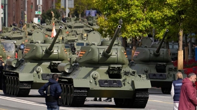 Große Militärparade in Moskau. (Archivbild) (Foto: Alexander Zemlianichenko/AP/dpa)