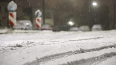 In der Nacht zu Donnerstag hat es in einigen Regionen weiter geschneit.  (Foto: Gianni Gattus/dpa)