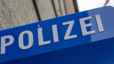 Die Polizei warnt vor Telefonbetrug und ruft zu Misstrauen auf. (Symbolbild) (Foto: Peter Kneffel/dpa)