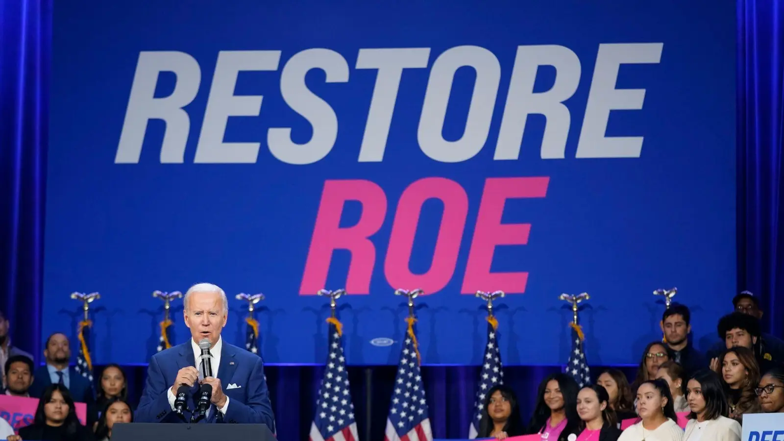 US-Präsident Joe Biden bekräftigt bei einer Veranstaltung in Washington das Recht auf Abtreibung. (Foto: Patrick Semansky/AP/dpa)