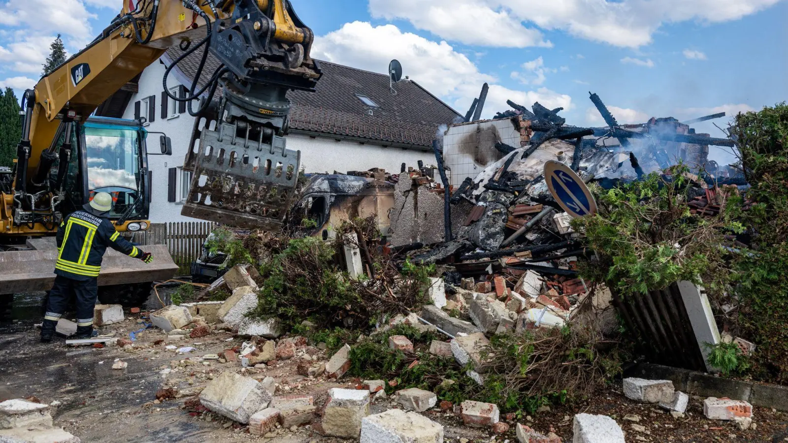 Inzwischen konnten Brandermittler den Unglücksort begehen. (Archivbild) (Foto: Armin Weigel/dpa)