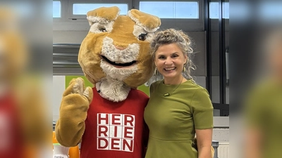 Bürgermeisterin Dorina Jechnerer freut sich über die vielen gelungenen Projekte in Herrieden. (Foto: Stadt Herrieden)