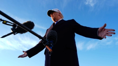 Die USA haben den Iran laut Trump erneut angegriffen.  (Foto: Mark Schiefelbein/AP/dpa)