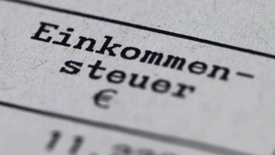 Unter anderem Profisportvereine müssen womöglich höhere Steuern zahlen. (Illustration) (Foto: Robert Michael/dpa)