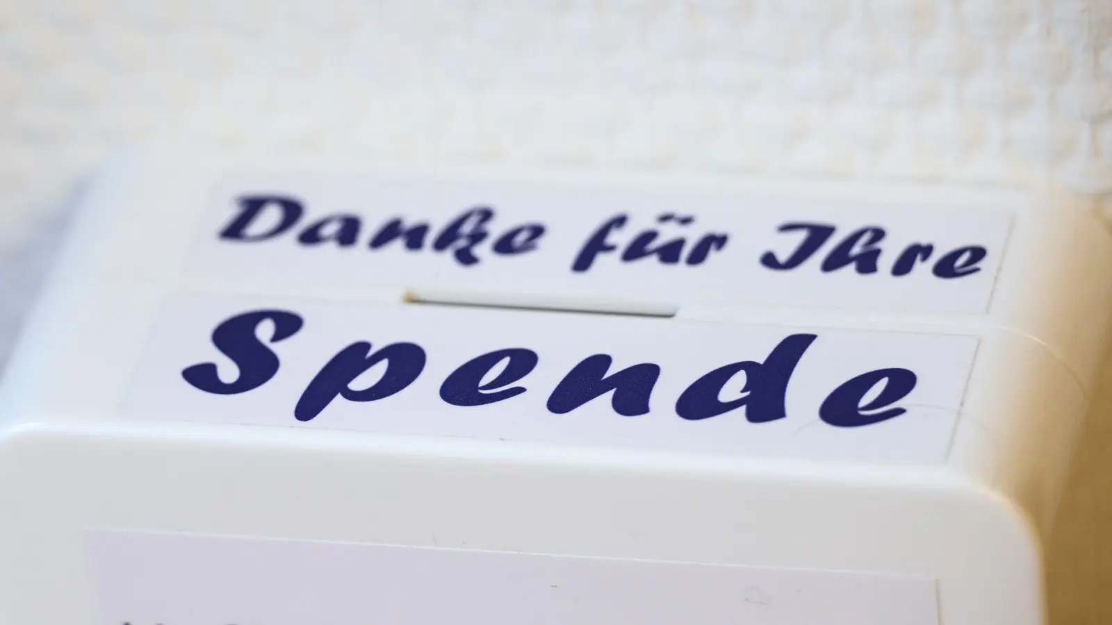 Caritas und Diakonie bitten regelmäßig um Spenden. (Symbolbild) (Foto: Jens Kalaene/dpa)