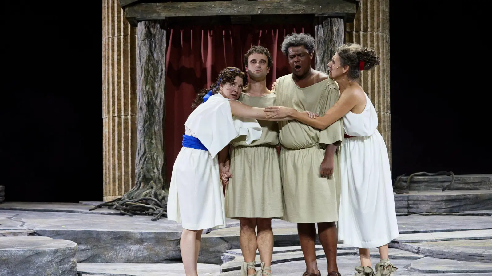 „Die Erfindung der Schuhe“ wird am Mittwoch am Staatstheater uraufgeführt. (Foto: Konrad Fersterer/Staatstheater Nürnberg/dpa)