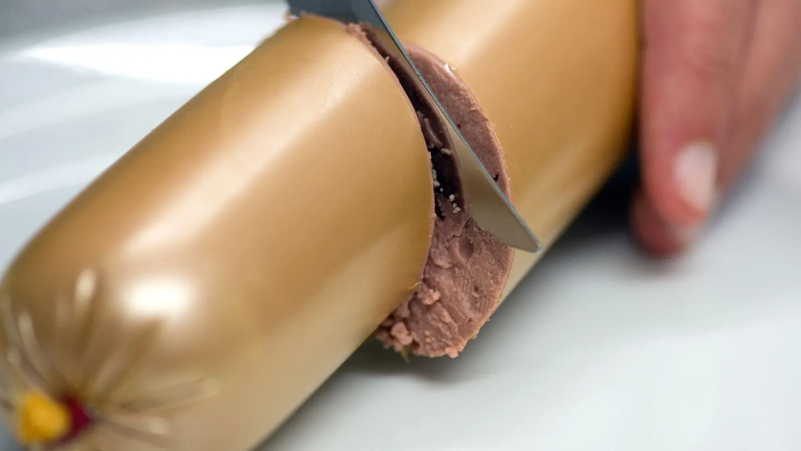 Bundesverwaltungsgericht urteilt zu Streit um Wurstverpackung (Symbolbild). (Foto: Federico Gambarini/dpa)
