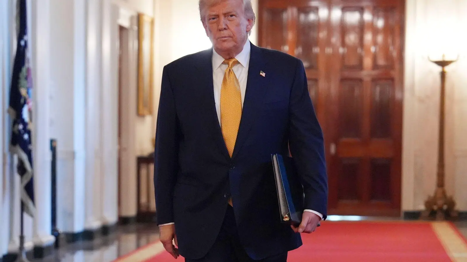 Das Weiße Haus schließt das „Wall Street Journal” aus. (Foto: Evan Vucci/AP/dpa)