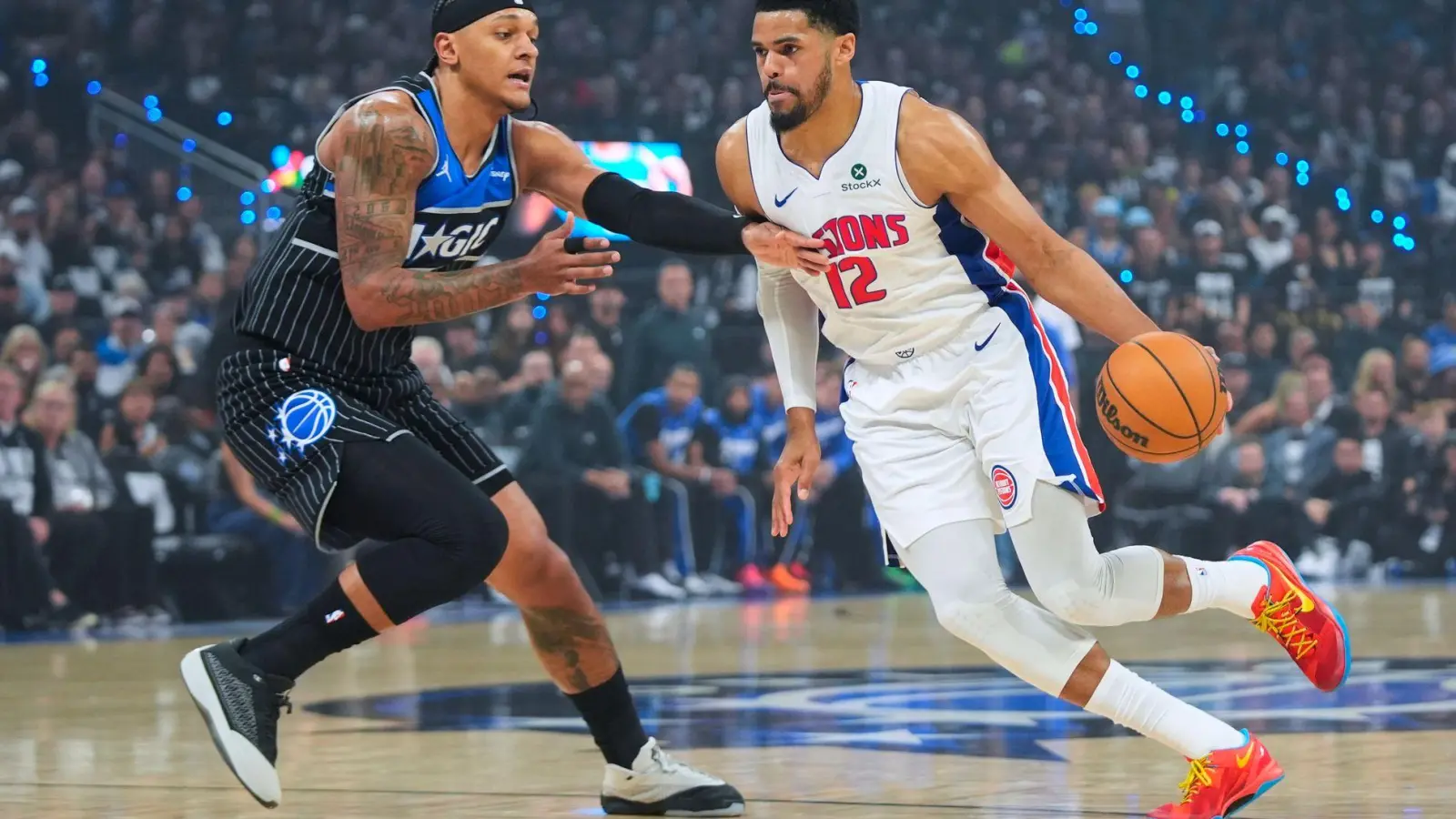 Die Orlando Magic mit Topspieler Paolo Banchero verpassten gegen Detroit auch die zweite Chance, die Serie zu beenden. (Foto: John Raoux/AP/dpa)
