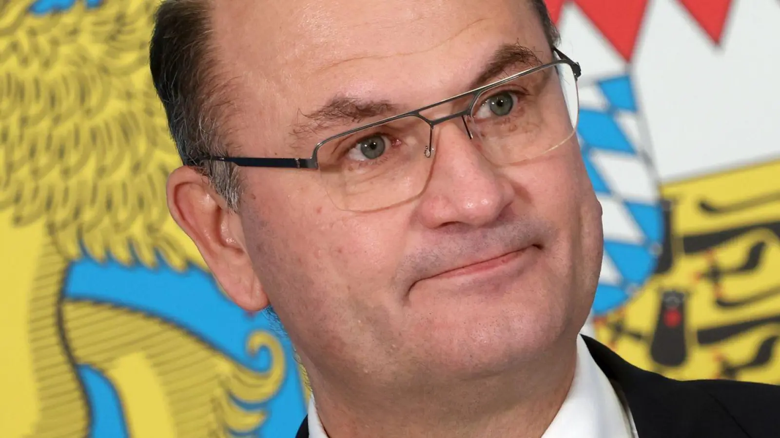 Bayerns Finanzminister Albert Füracker (CSU) blickt gespannt nach Karlsruhe. (Archivbild) (Foto: Karl-Josef Hildenbrand/dpa)